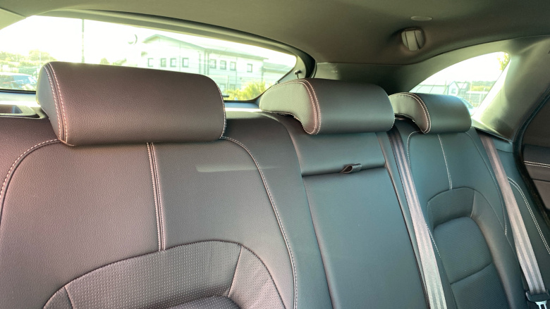 Jaguar F-Pace 2.0 D200 R-Dynamic SE 5dr Auto AWD Diesel Estate